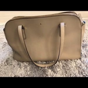 Shoulder bag, normal use.